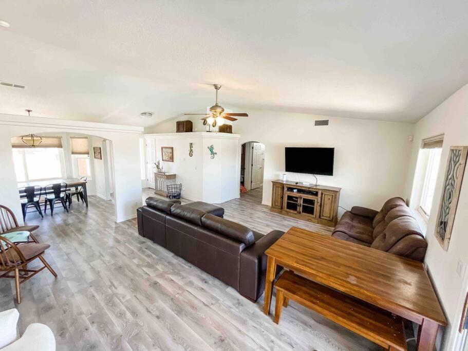 Private View On The Lake Side Of 95! Sleeps 16 Lake Havasu City Ngoại thất bức ảnh